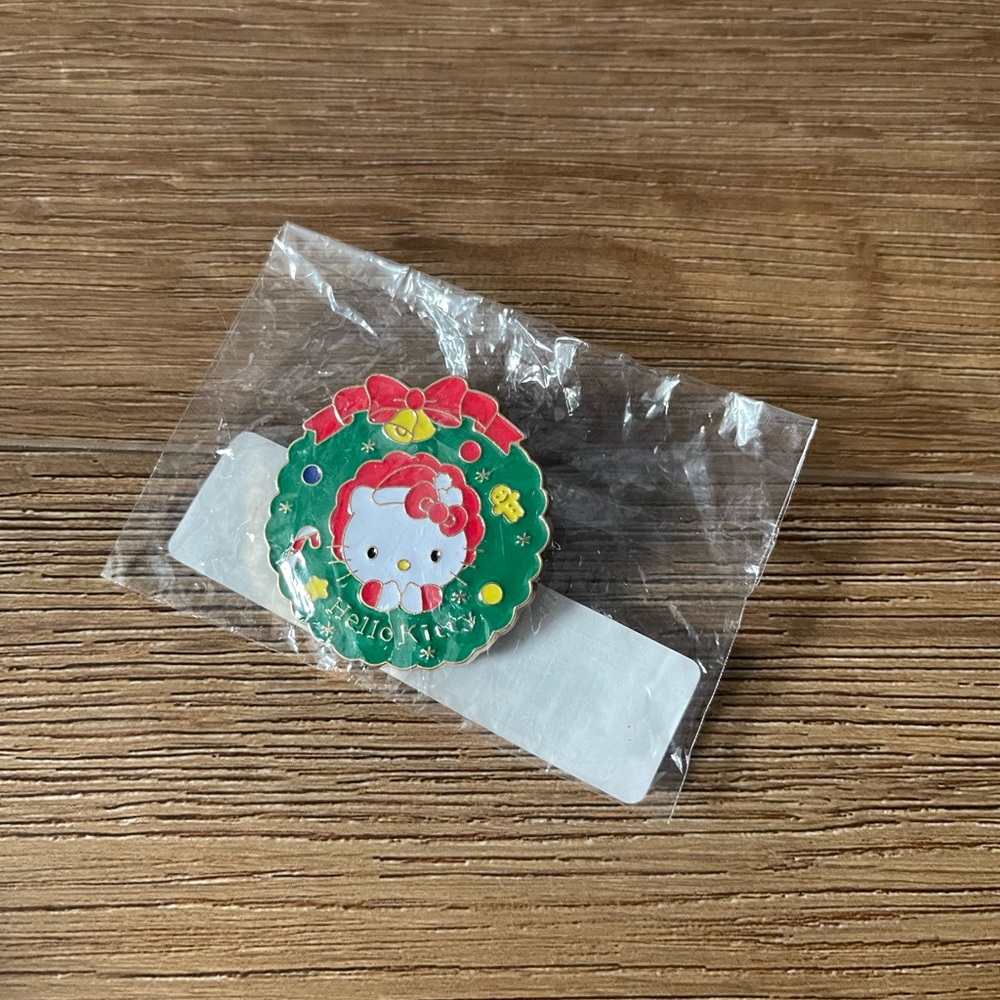 HELLO KITTY-NWT Christmas/Holiday Pin/Brooch